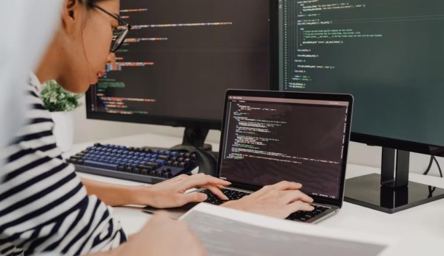 忠县小程序定制开发构建实时互动新生态：WebRTC+即时通讯双引擎驱动